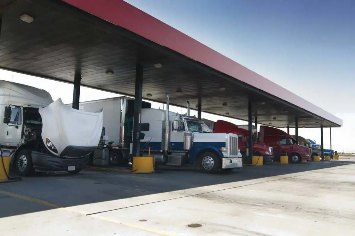 Trucks-Fueling-At-Gas-Station-1024x745-1-uai-1024x682