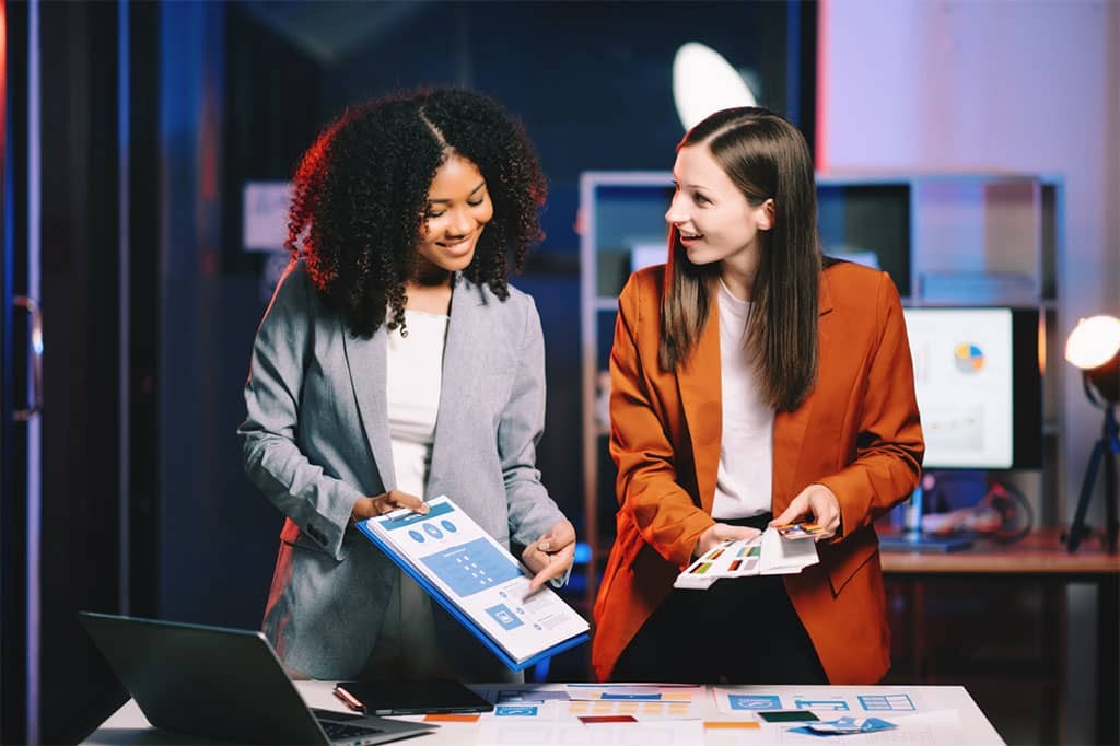 businesswoman-and-woman-people-meeting-in-office-1