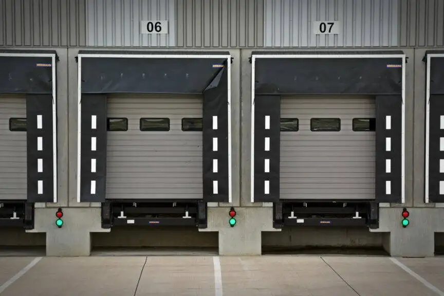 Canva-Loading-Ramp-Transport-Loading-Handling-Goods-Truck-1024x576-1-uai-864x576