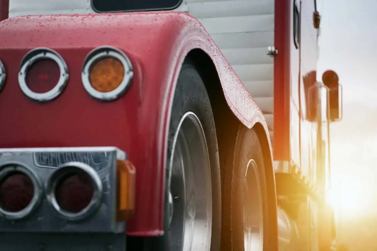trucking-uai-2000x1333